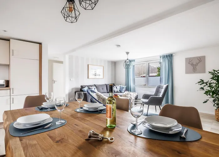 gemütliches Ferienhaus am See I überdachte Terrasse I 2 SZ I Strand fussläufig